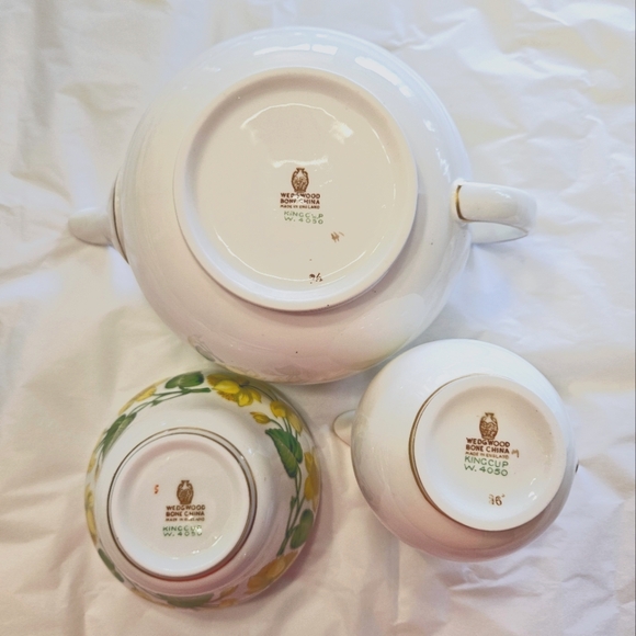 3 pc Wedgwood "King cup" pattern Teapot with Cream and Sugar. - Picture 8 of 15